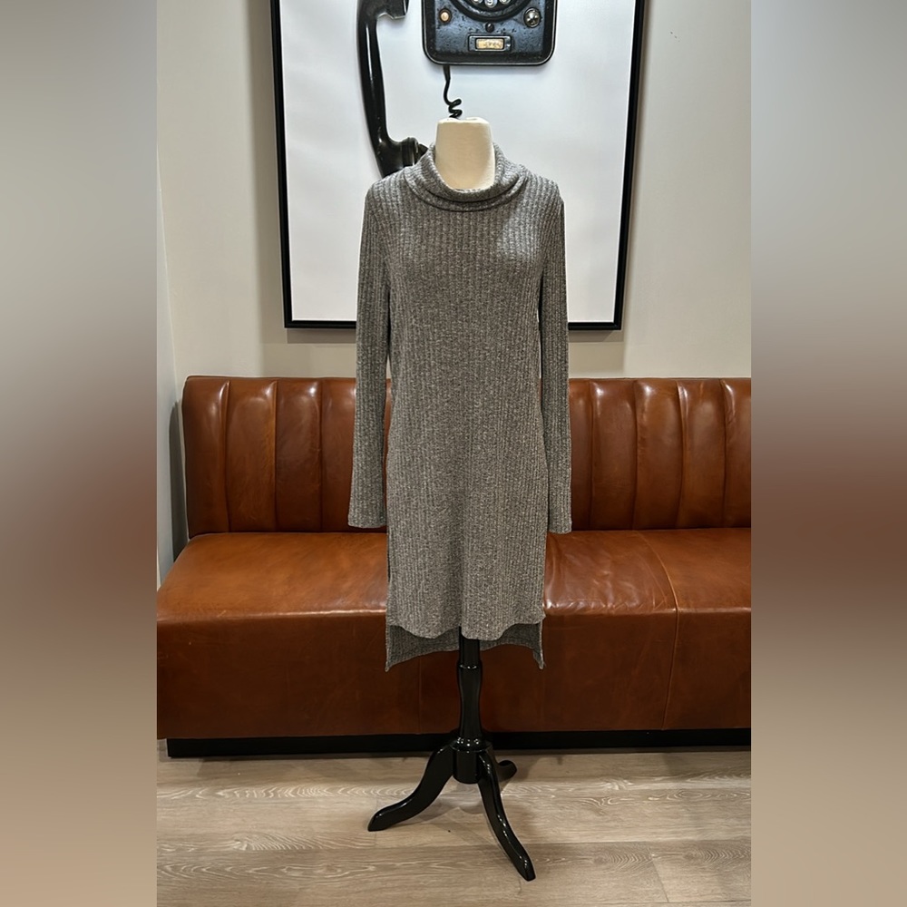BRAND NEW! Tunic Length, Side Slit Lo-High Marled-Knit, Long-Sleeve Turtleneck